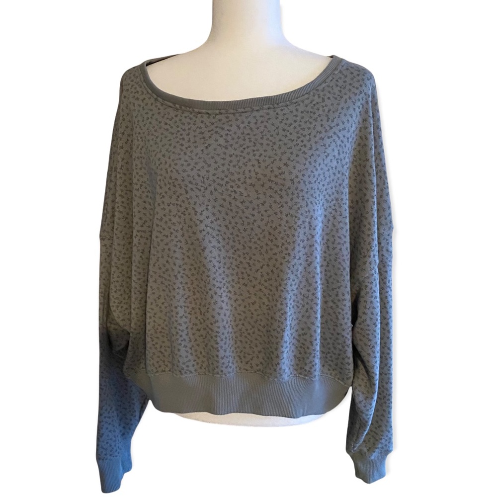 American Eagle • Grey Floral Pattern Dolman Jegging Fit Sweater